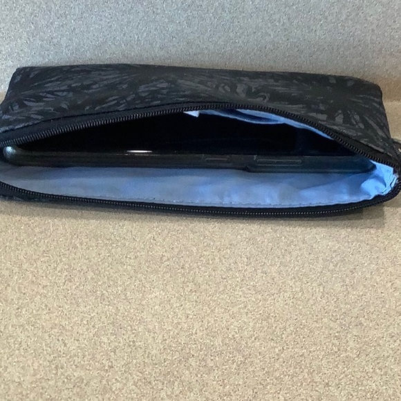 COPY - NWOT 🩵 Baggallini Wristlet In Midnight Blossom - Picture 14 of 14